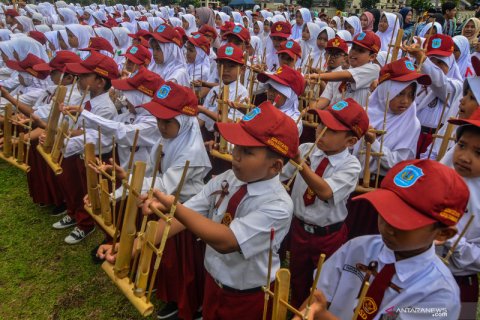Hari angklung sedunia