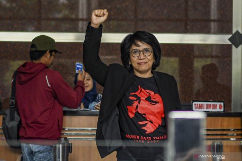 Suciwati sambangi KPK