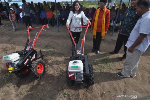 Pemberian bantuan mesin pertanian