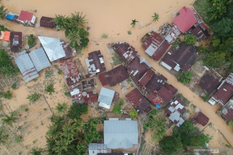 Banjir pemukiman Solok Selatan