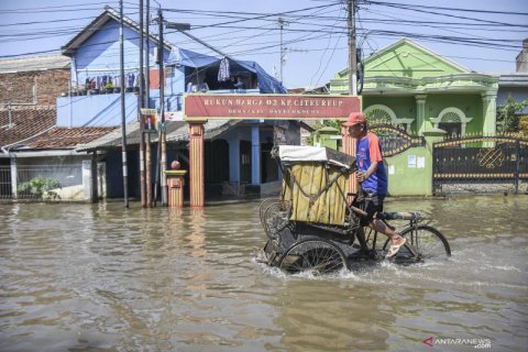 Sungai Citarum meluap, lima kecamatan terendam banjir