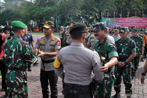 Panglima TNI dan Kapolri tinjau pasukan pengamanan Natal dan Tahun Baru