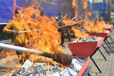 Pemusnahan rokok ilegal