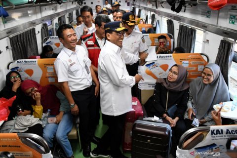 Menhub tinjau layanan angkutan Natal