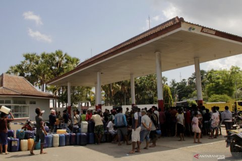 Antrean BBM masih terjadi di Kupang