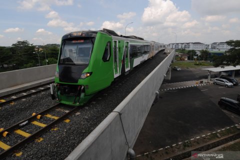 Pengoperasian kereta api Bandara Adi Soemarmo