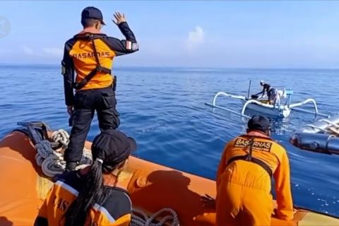 Cari nelayan hilang, Tim SAR imbau masyarakat untuk waspada