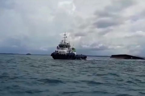 KSOP Tanjungpandan terbitkan notice to marine menyusul tenggelamnya tongkang