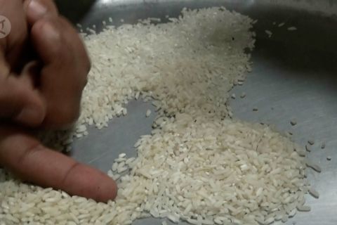 Bulog operasi pasar stabilkan harga beras di Sukabumi