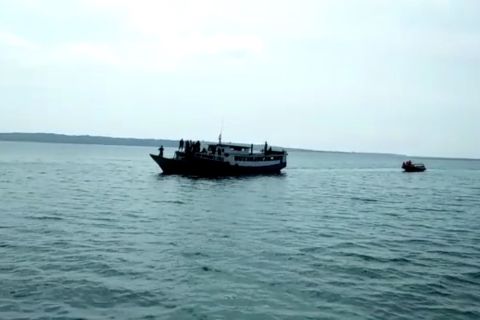 Kapal mati mesin di Perairan Wakatobi, 28 penumpang dievakuasi