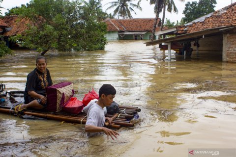 Ratusan rumah terendam banjir di Karawang