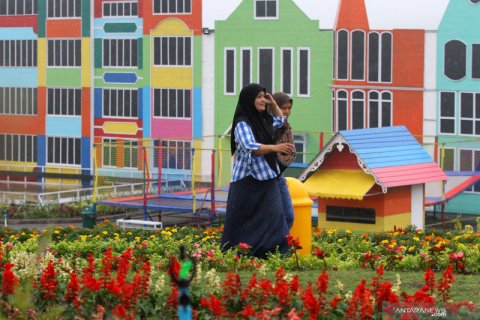 Menikmati liburan di wisata flora santerra Malang