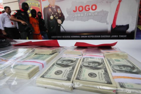 Ungkap peredaran uang dolar AS palsu di Jatim