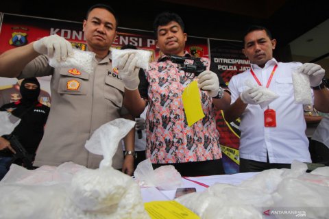 Kasus kepemilikan senjata api dan obat berbahaya