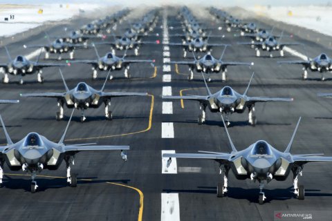 Formasi "elephant walk" pesawat tempur F-35A Amerika Serikat