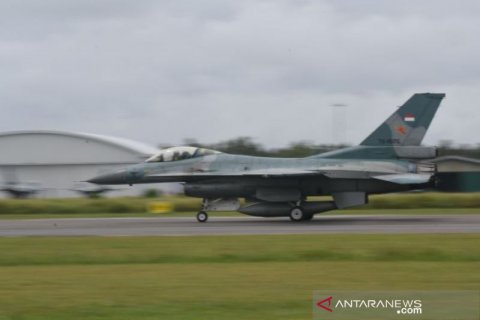 PESAWAT TEMPUR F16 TIBA DI NATUNA