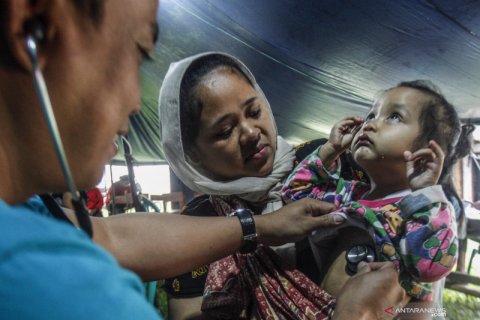 Pelayanan kesehatan bagi pengungsi bencana longsor di Sukajaya