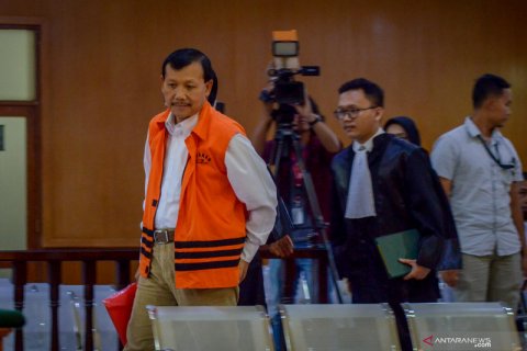 Iwa Karniwa jalani sidang perdana kasus suap Meikarta