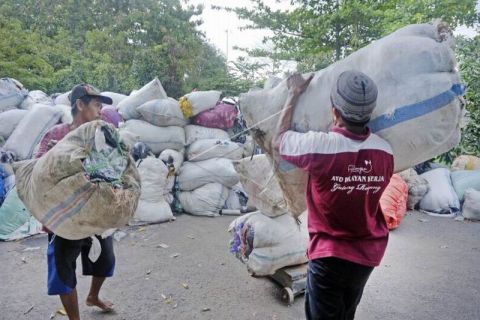 Pengumpul sampah plastik