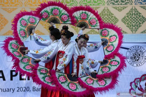 Penampilan tarian tradisional Korea di Banda Aceh