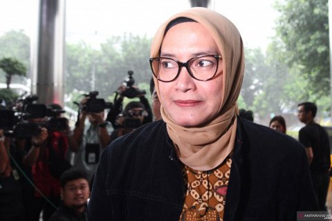 KPK periksa Evi Novida