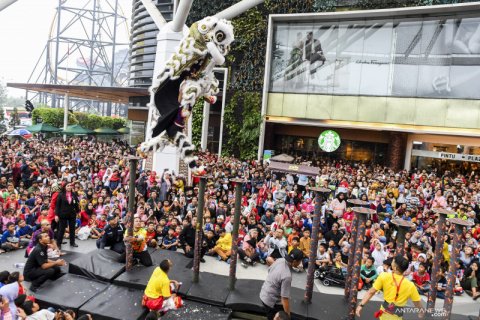 Atraksi barongsai di Bandung