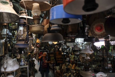 Pasar barang antik Triwindu