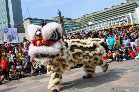 Pertunjukan Barongsai dan Liong di kawasan Hari Bebas Kendaraan Bermotor