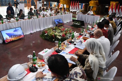 Presiden pimpin rapat terbatas di PT PAL Surabaya