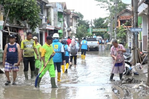 Air setinggi 20 cm masih genangi Pondok Gede Permai Bekasi