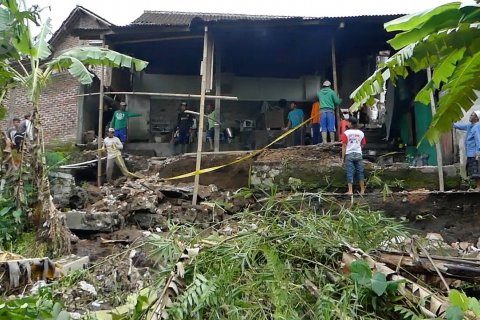 Tembok Ponpes Anwarrut Tauhid jebol diterjang banjir