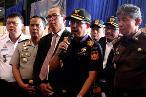 Bea Cukai ungkap barang impor merek palsu