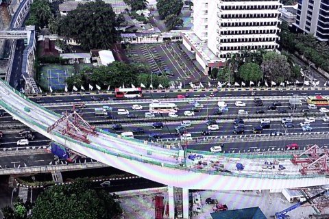 Inilah  yang membuat jembatan LRT Kuningan istimewa