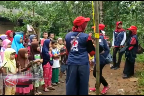 Sekolah darurat PMI untuk siswa terdampak banjir di Lebak