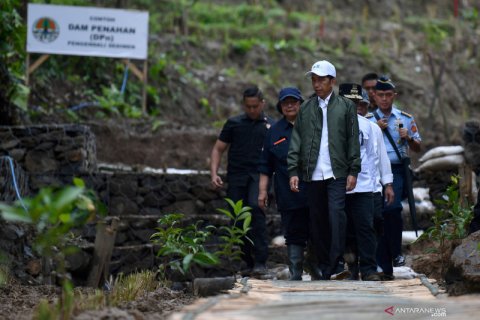 Presiden meninjau proses rehabilitasi bencana di Sukajaya