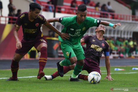 Uji coba tanding antara Bhayangkara FC dan PSM Makassar