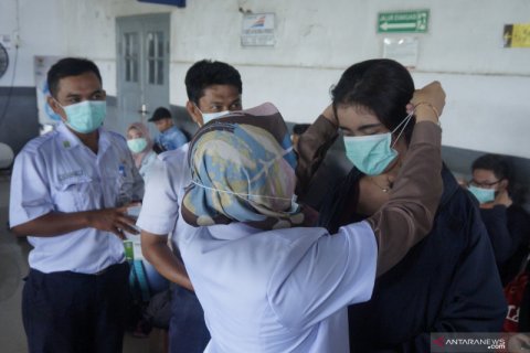 PT KAI bagi-bagi masker gratis