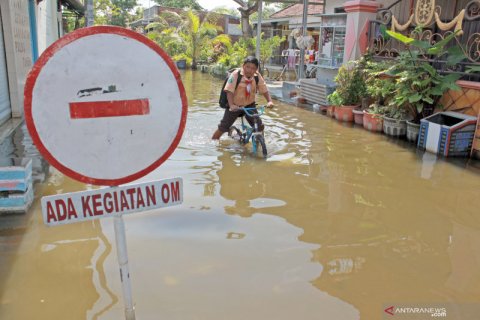 Tiga minggu berlalu, banjir masih merendam kawasan Sidoarjo