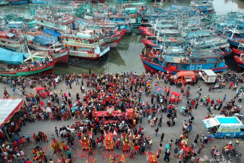 Arak Toa Pe Kong ke pelabuhan