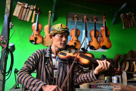 Kerajinan alat musik biola