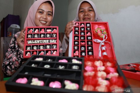 Produksi cokelat bertema Valentine