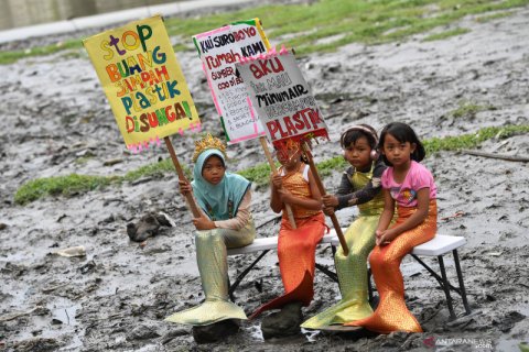 Kampanye tolak buang sampah plastik di sungai