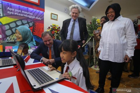 Peresmian English Corner di Surabaya