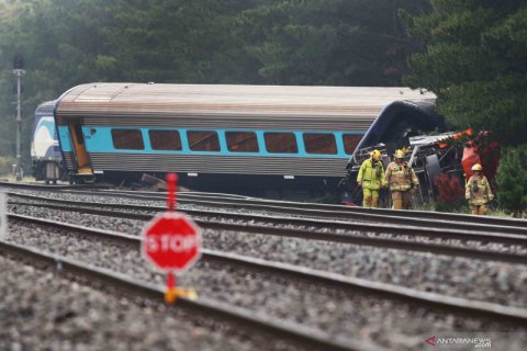 Kereta tergelincir di dekat Kota Melbourne, dua orang tewas dan 12 lainnya luka-luka