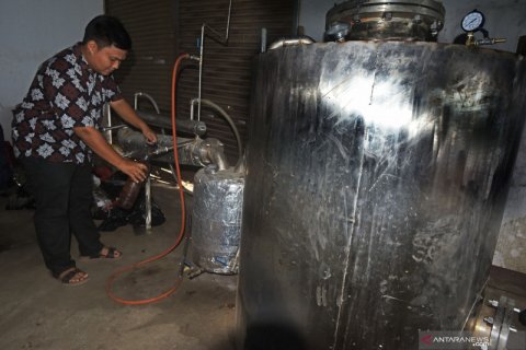 Pengurai sampah plastik