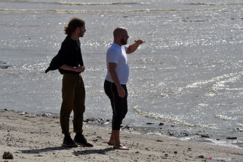 Warga Prancis kunjungi lokasi buaya ban