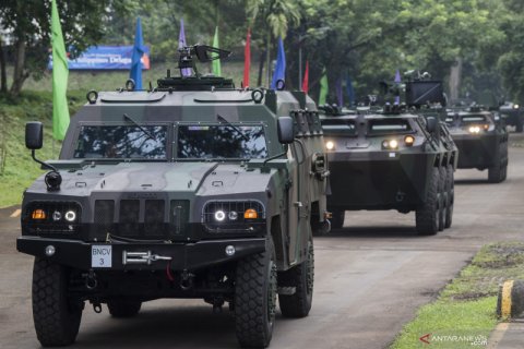 Parade kendaraan tempur