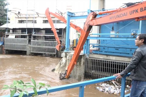 Tinggi Pintu air Manggarai mengalami penurunan