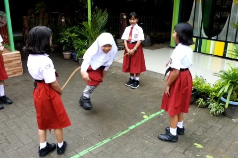 Lewat permainan tradisional dan pojok baca wujudkan sekolah ramah anak