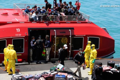 Evakuasi WNI ABK World Dream di Selat Durian